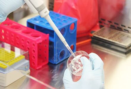 Vyšetření testů pacientky před provedením augmentační mamoplastiky